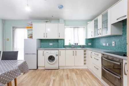 3 bedroom terraced house to rent - Photo 4