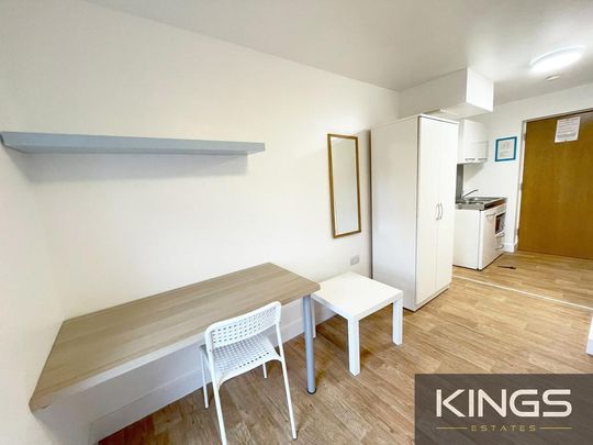 Studio to rent - Photo 1