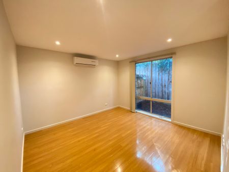 Double Storey Townhouse in Perfect Location - Photo 5