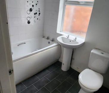 3 bedroom flat to rent - Photo 2