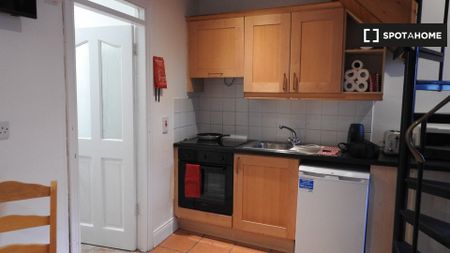 3-bedroom apartment for rent in East Wall, Dublin - Photo 3