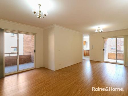 2 Bedroom Unit With Great Location! - Photo 2