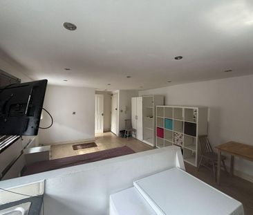 Studio to rent - Photo 6