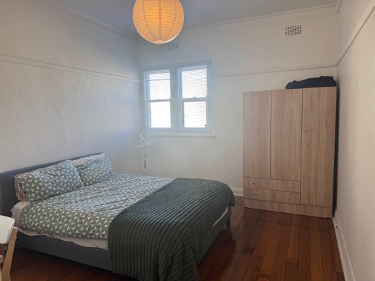 Caulfield North - Photo 1