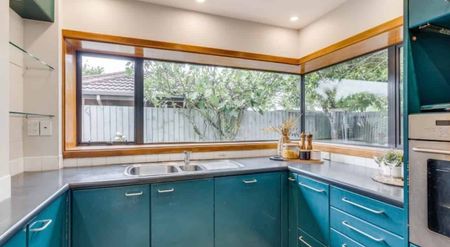 Upper Riccarton, 5 bedrooms - Photo 3