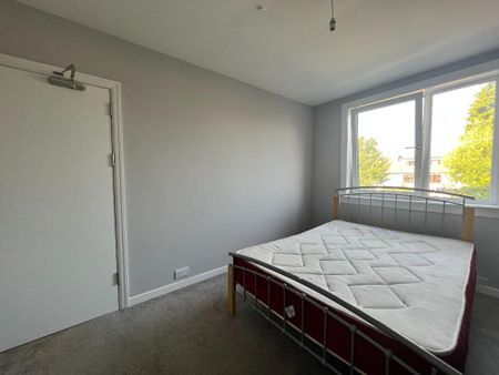 5 bedroom flat to rent - Photo 2