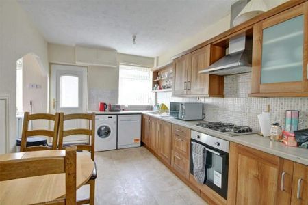 4 bedroom private hall to rent - Photo 5
