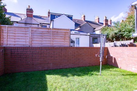 Modern 6-bedroom Coburn Street house - Photo 3