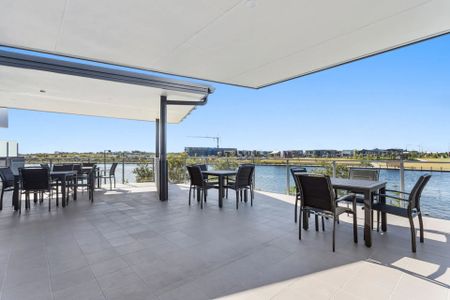 Fully Furnished Waterfront Studio Unit with Stunning Views! - Photo 2