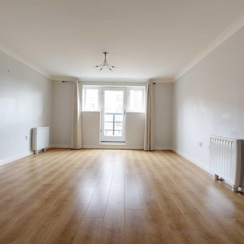 Ovaltine Court, Kings Langley - Photo 1