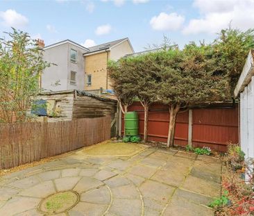 2 bedroom maisonette to rent - Photo 4