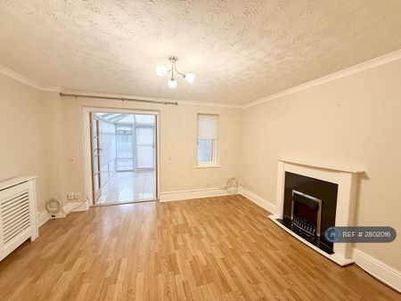2 bedroom terraced house to rent - Photo 3