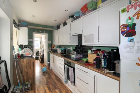 2 bedroom semi-detached house to rent - Photo 5