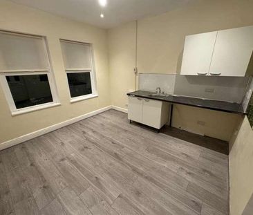 The Flat Long Lane, Halesowen, B62 - Photo 2