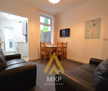 4 bedroom terraced house to rent - Photo 1