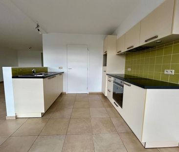 Hedendaags, instapklaar appartement met 2 slaapkamers, terras en ga... - Photo 1