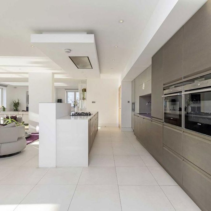 5 bedroom flat to rent - Photo 1