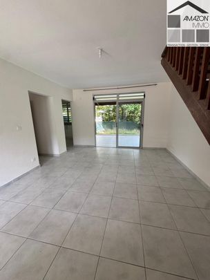 Location Maison 4 pièces 88m² REMIRE MONTJOLY 97354 - Photo 1