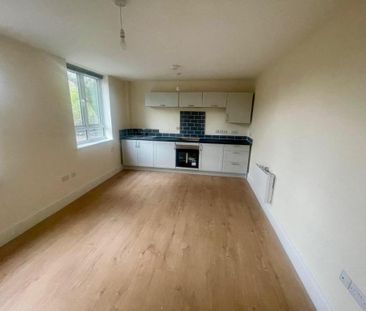 West Street, Fareham, Hampshire - Photo 3