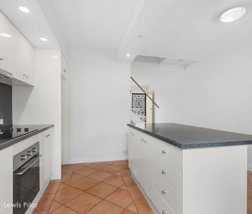 Charming Townhouse in Prime Location - Photo 4