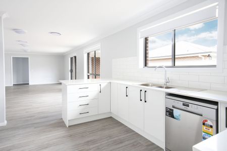 STUNNING FAMILY HOME - Photo 4