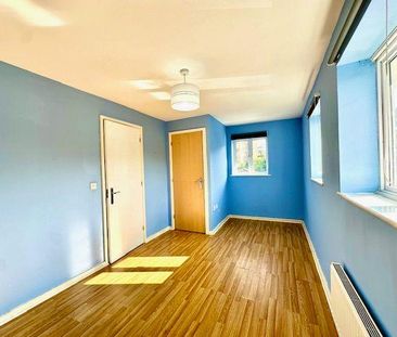 2 bedroom end of terrace house to rent - Photo 3