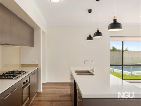Your Dream Home Awaits – Stylish, Spacious & Summer-Ready! - Photo 2