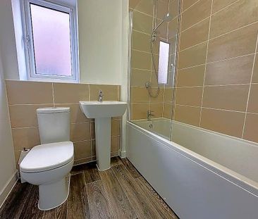 3 bedroom end of terrace house to rent - Photo 3