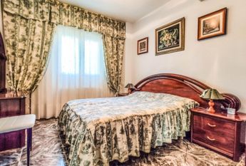 Chalet Vacacional con la piscina privada en La Zenia