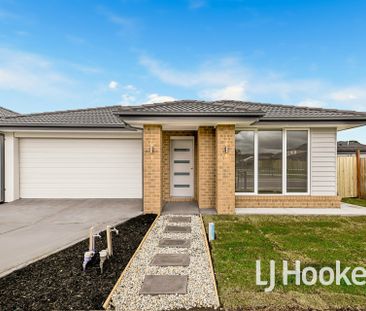 Move Right In – 77 Hansel Avenue Has It All! - Photo 3