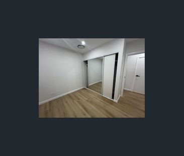 Ultra-Modern 5 Bedroom Home - Photo 2