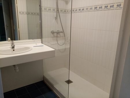 VANNES – CENTRE VILLE – Grand Appartement T3 avec garage - Photo 4