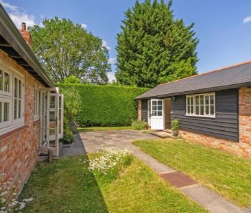 5 bedroom detached house to rent - Photo 1