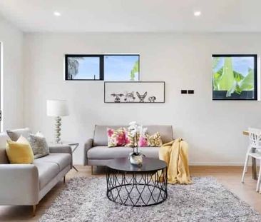 4 Bedroom Modern Townhouse - Photo 3