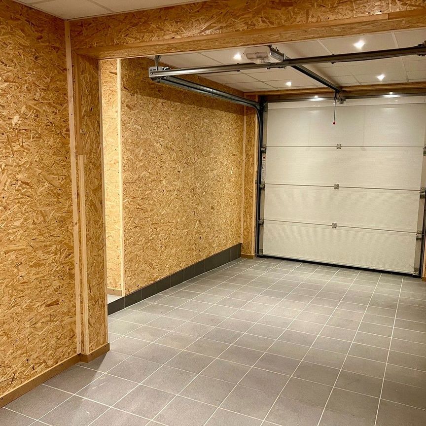 Gerenoveerd appartement met 3 slaapkamers en garage! - Photo 1