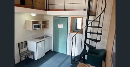 Furnished Loft in the Heart of the University District - Photo 4