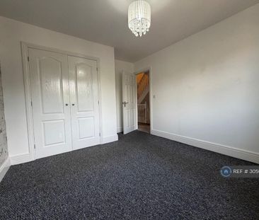 4 bedroom semi-detached house to rent - Photo 6