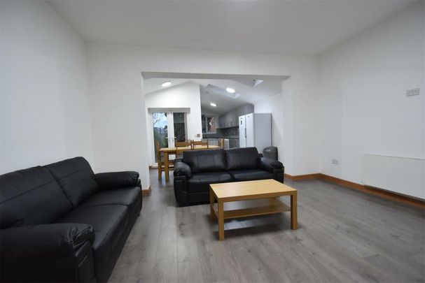 8 bedroom semi-detached house to rent - Photo 1