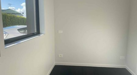 Modern Townhouse in a Handy Stanmore Bay Location - Photo 4