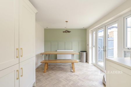 4 bedroom detached house to rent - Photo 3