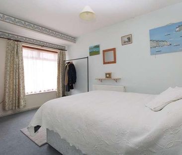 Albain Crescent, Ashford, TW15 - Photo 4