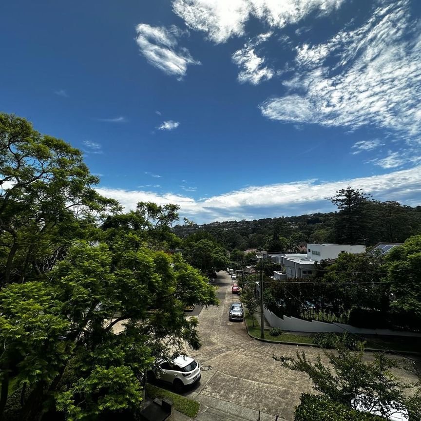 Stunning 3-Bedroom Duplex with Leafy Outlook - Brand New Renovation&excl; - Photo 1