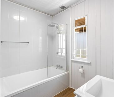 Freshly Renovated Home in a Prime East Brisbane Location - Photo 6