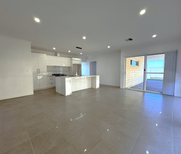 Beautiful Coastal Home in Catalina Beach Estate, Mindarie! - Photo 2