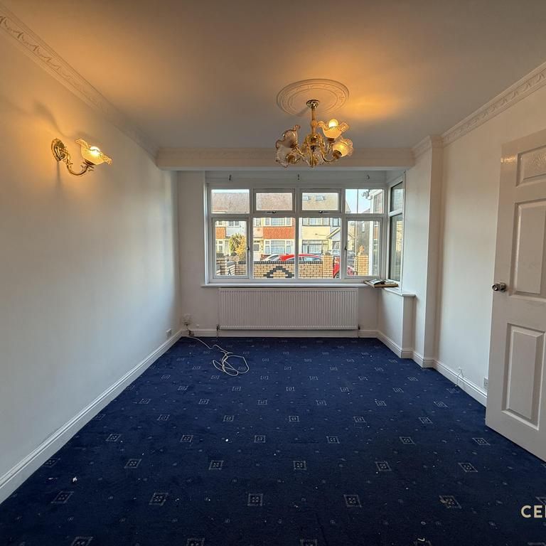 5 bedroom semi-detached house to rent - Photo 1