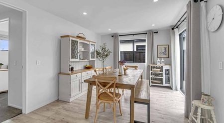 Near New 2 bedroom house - Photo 5