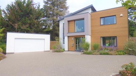 4 bedroom detached house to rent - Photo 4