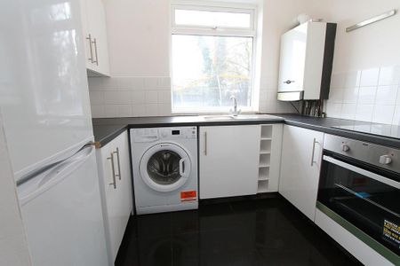2 bedroom ground floor flat to rent - Photo 4