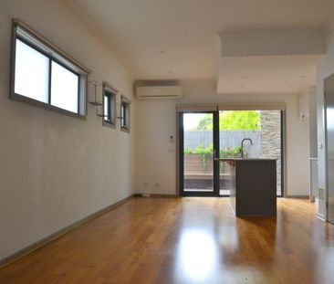 Modern 2-Bedroom Apartment – Clayton Central - Photo 1