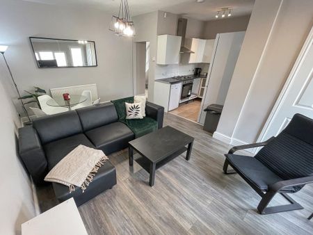 4 bedroom terraced house to rent - Photo 2